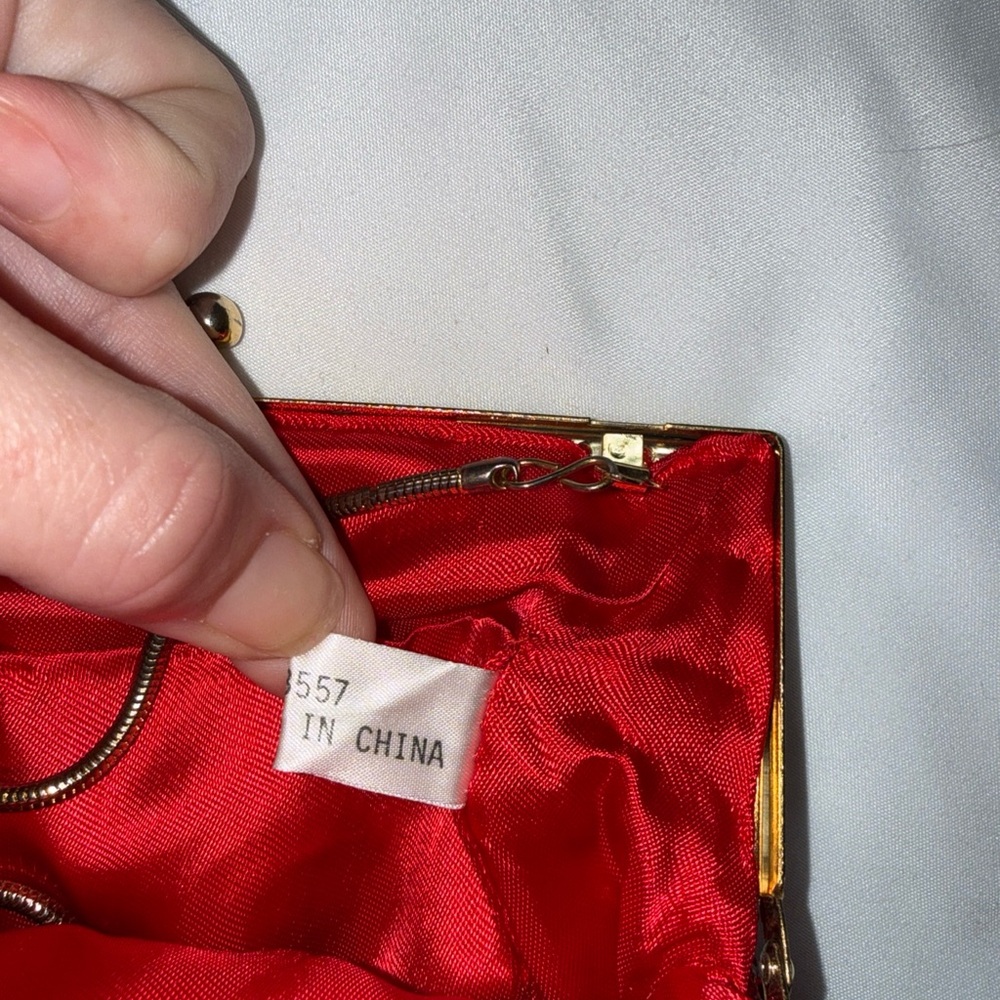 Chic Red Shell Clutch - Picture 6 of 7